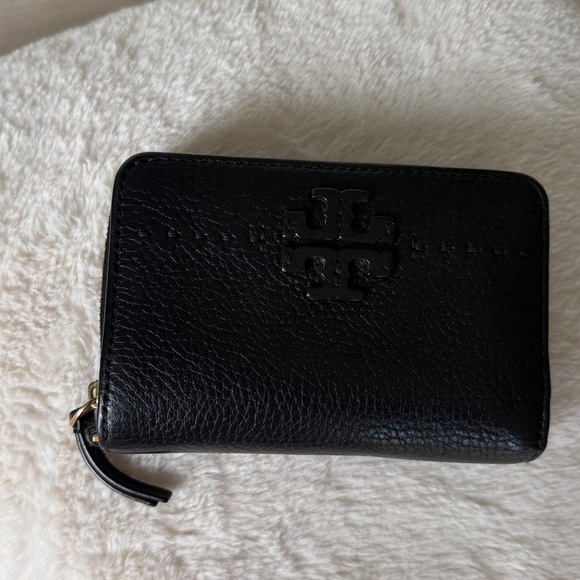 Tory Burch Handbags - Tory Burch MCGRAW BI-FOLD Medium WALLET Black Pebbled Leather Zip Wallet